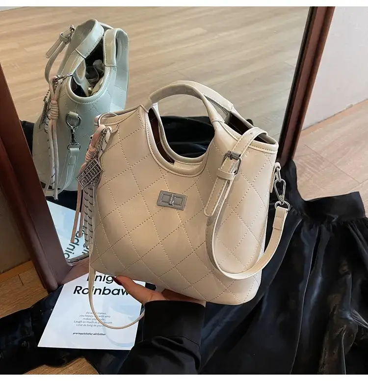 Women's Vintage Diamond Lattice Shoulder Bag Beige 2025 — feature 36