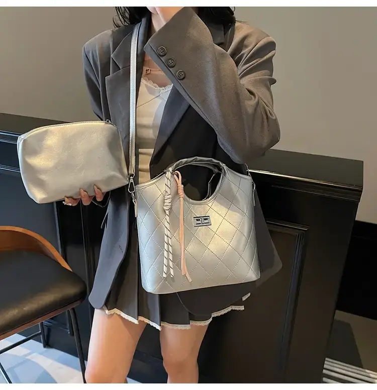 Women's Vintage Diamond Lattice Shoulder Bag Beige 2025 — feature 39