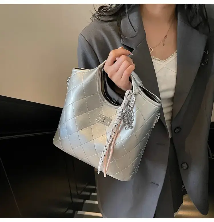 Women's Vintage Diamond Lattice Shoulder Bag Beige 2025 — feature 41