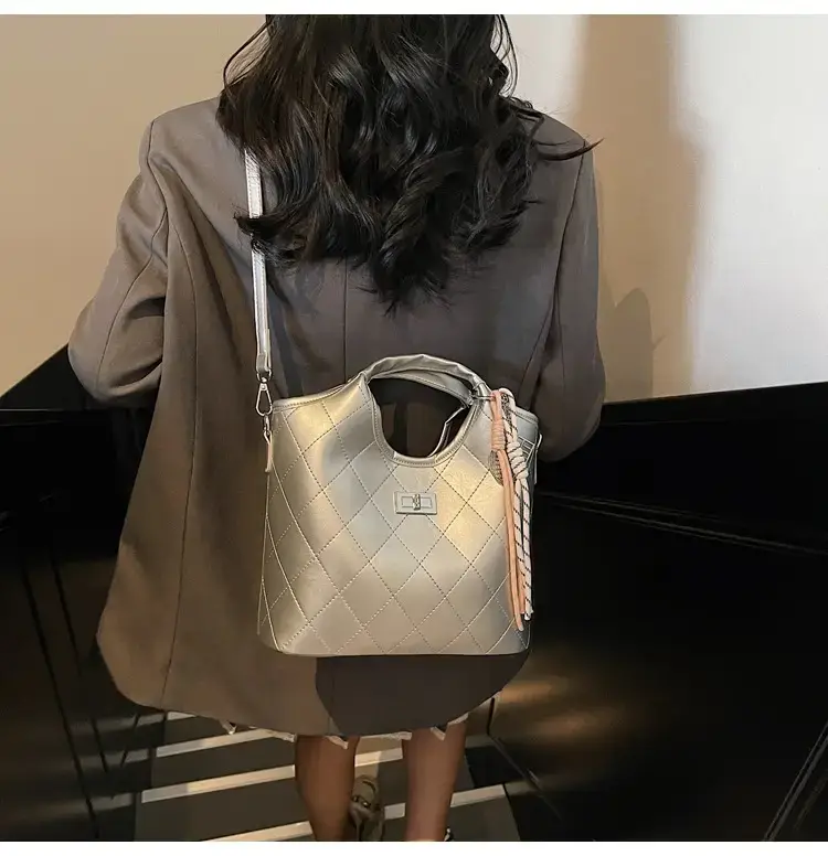 Women's Vintage Diamond Lattice Shoulder Bag Beige 2025 — feature 43