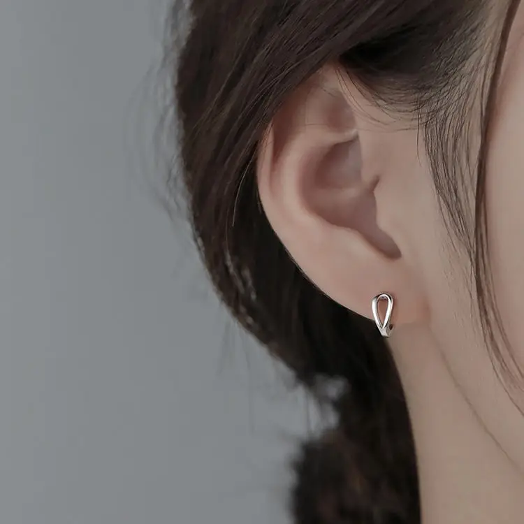 2024 New Fashion Simple Circle Ear Buckle Earrings Gold Silver — feature 1