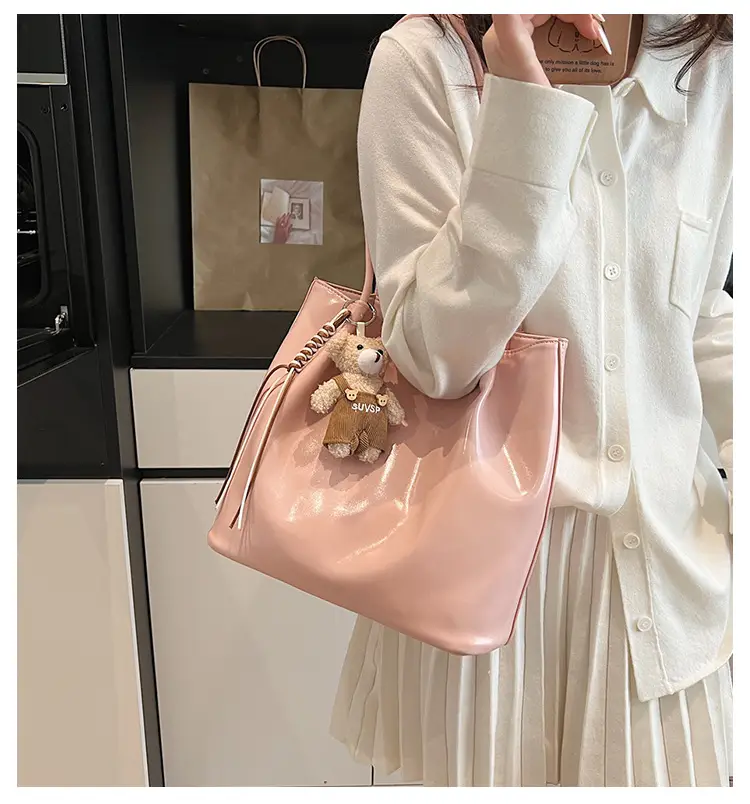 White Leather Shoulder Bag for Women Large Capacity — feature 1