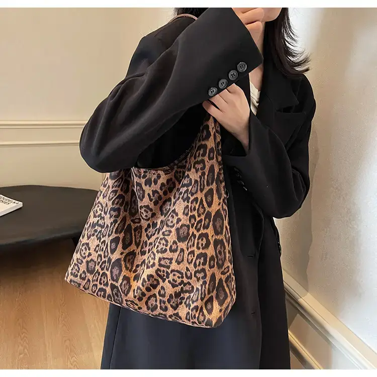 Leopard Print Large Capacity Women's Shoulder Bag 2024 — feature 15