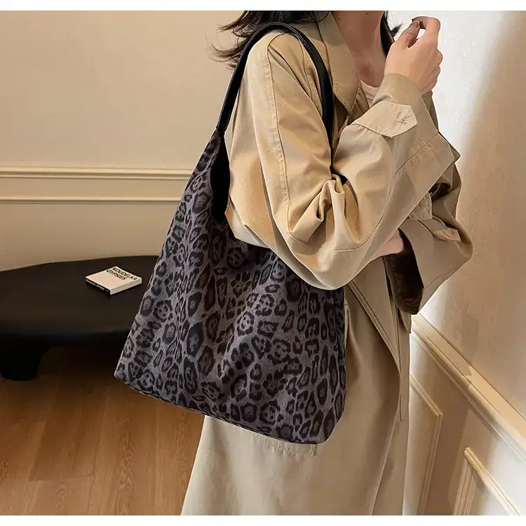 Leopard Print Large Capacity Women's Shoulder Bag 2024 — feature 19