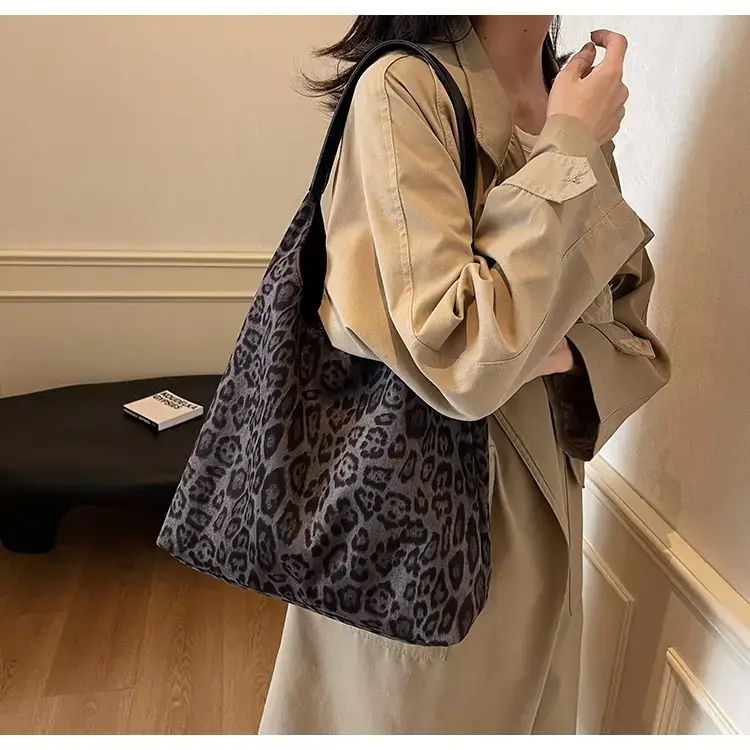 Leopard Print Large Capacity Women's Shoulder Bag 2024 — feature 20