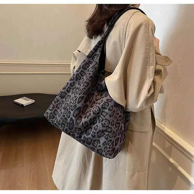 Leopard Print Large Capacity Women's Shoulder Bag 2024 — feature 21