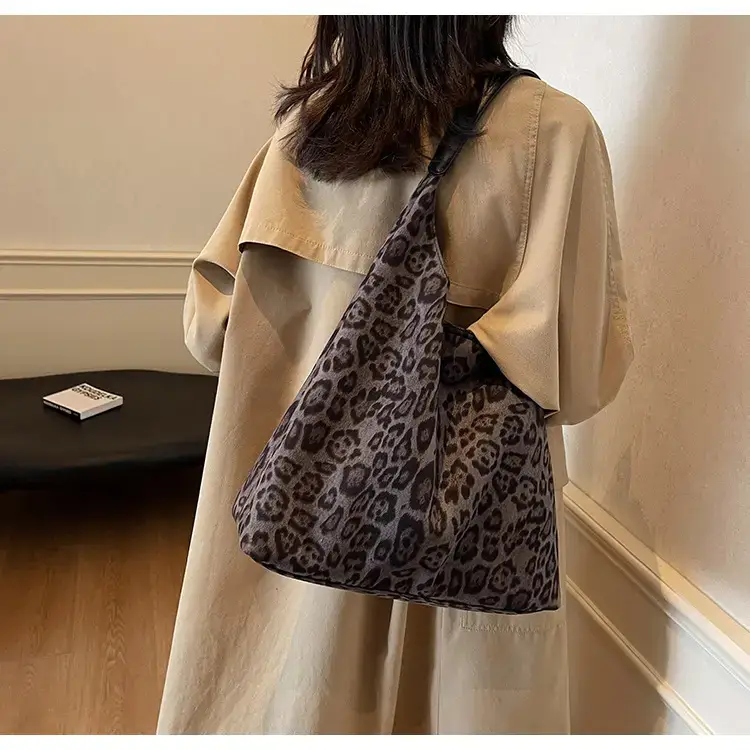Leopard Print Large Capacity Women's Shoulder Bag 2024 — feature 23