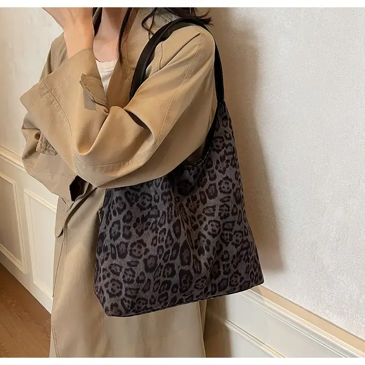Leopard Print Large Capacity Women's Shoulder Bag 2024 — feature 24
