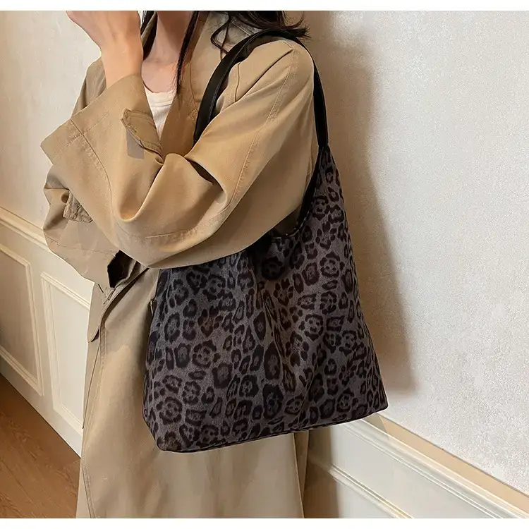 Leopard Print Large Capacity Women's Shoulder Bag 2024 — feature 25