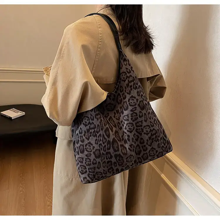 Leopard Print Large Capacity Women's Shoulder Bag 2024 — feature 27
