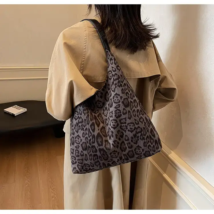 Leopard Print Large Capacity Women's Shoulder Bag 2024 — feature 28