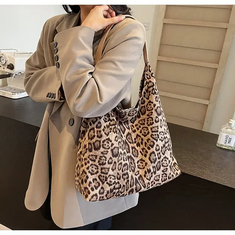 Leopard Print Large Capacity Women's Shoulder Bag 2024 — feature 30