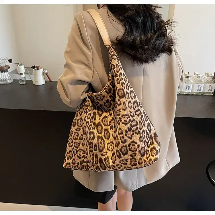 Leopard Print Large Capacity Women's Shoulder Bag 2024 — feature 31
