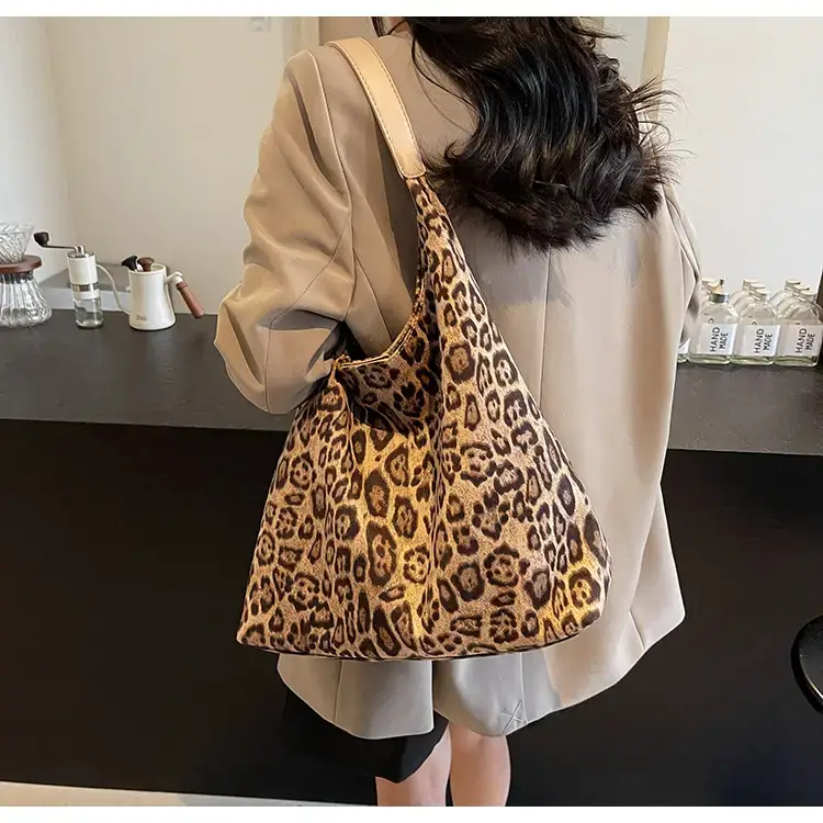 Leopard Print Large Capacity Women's Shoulder Bag 2024 — feature 32
