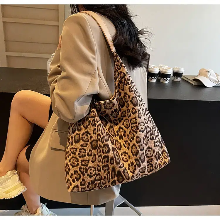 Leopard Print Large Capacity Women's Shoulder Bag 2024 — feature 33