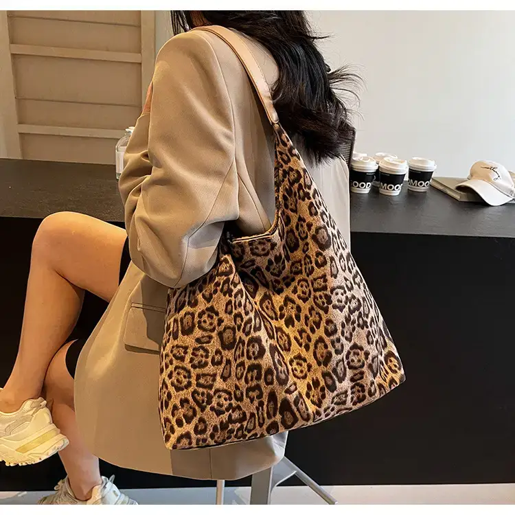 Leopard Print Large Capacity Women's Shoulder Bag 2024 — feature 34
