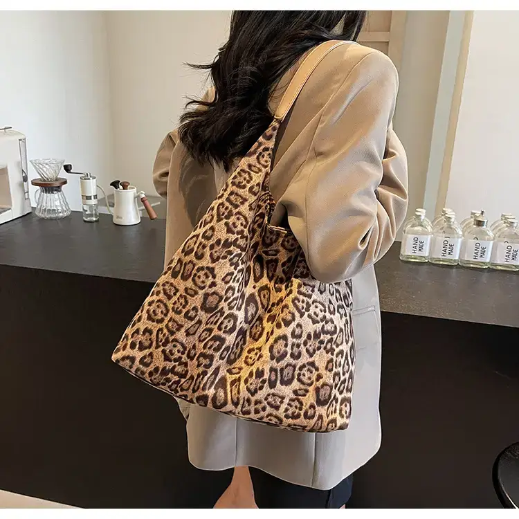 Leopard Print Large Capacity Women's Shoulder Bag 2024 — feature 35