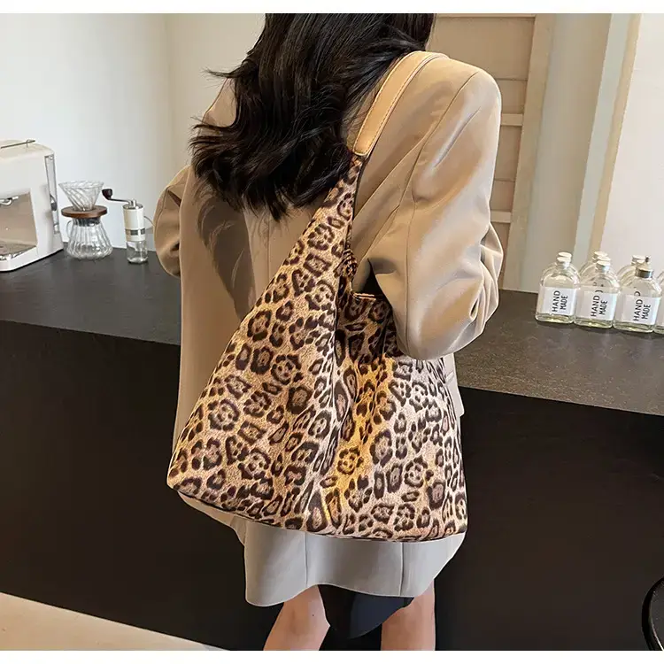 Leopard Print Large Capacity Women's Shoulder Bag 2024 — feature 36