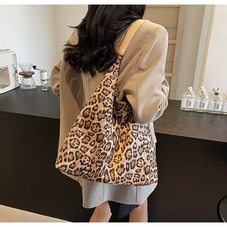 Leopard Print Large Capacity Women's Shoulder Bag 2024 — feature 37