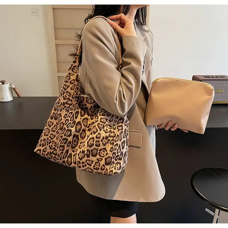Leopard Print Large Capacity Women's Shoulder Bag 2024 — feature 38