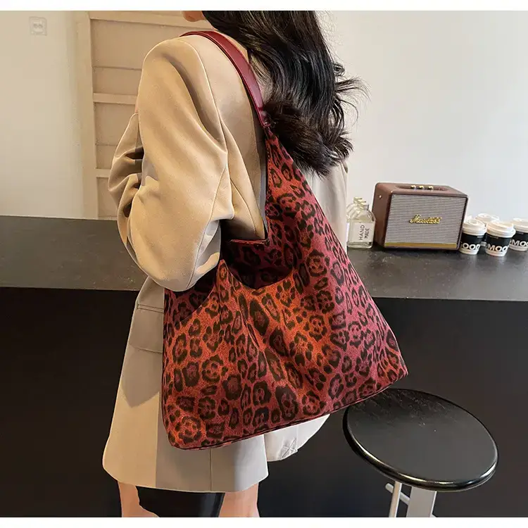 Leopard Print Large Capacity Women's Shoulder Bag 2024 — feature 39