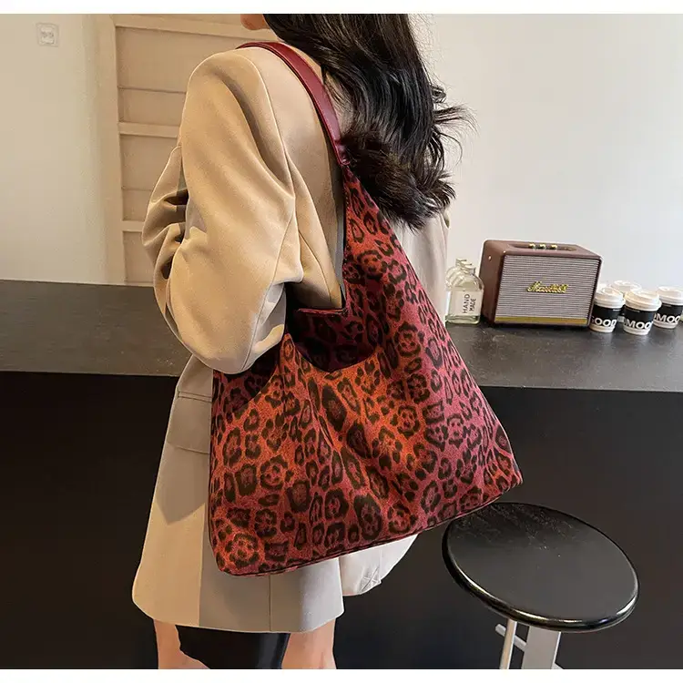 Leopard Print Large Capacity Women's Shoulder Bag 2024 — feature 40