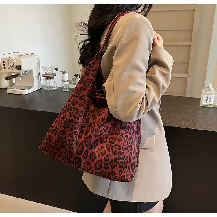 Leopard Print Large Capacity Women's Shoulder Bag 2024 — feature 44