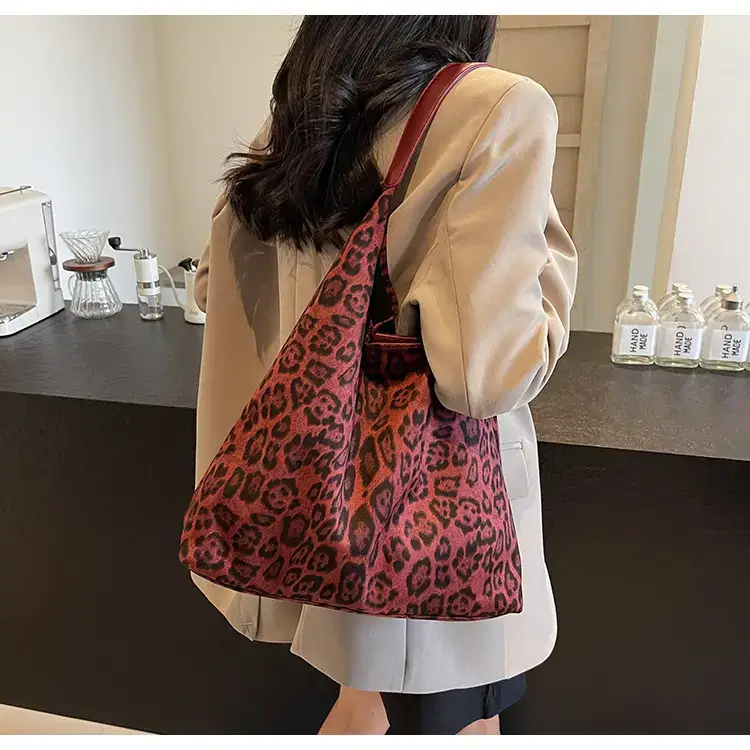 Leopard Print Large Capacity Women's Shoulder Bag 2024 — feature 45