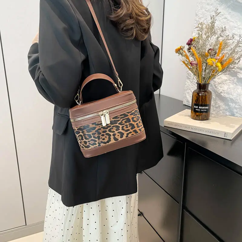 Women Fitted Faux Leather Shoulder Bag Red Beige Zippered - Image 9