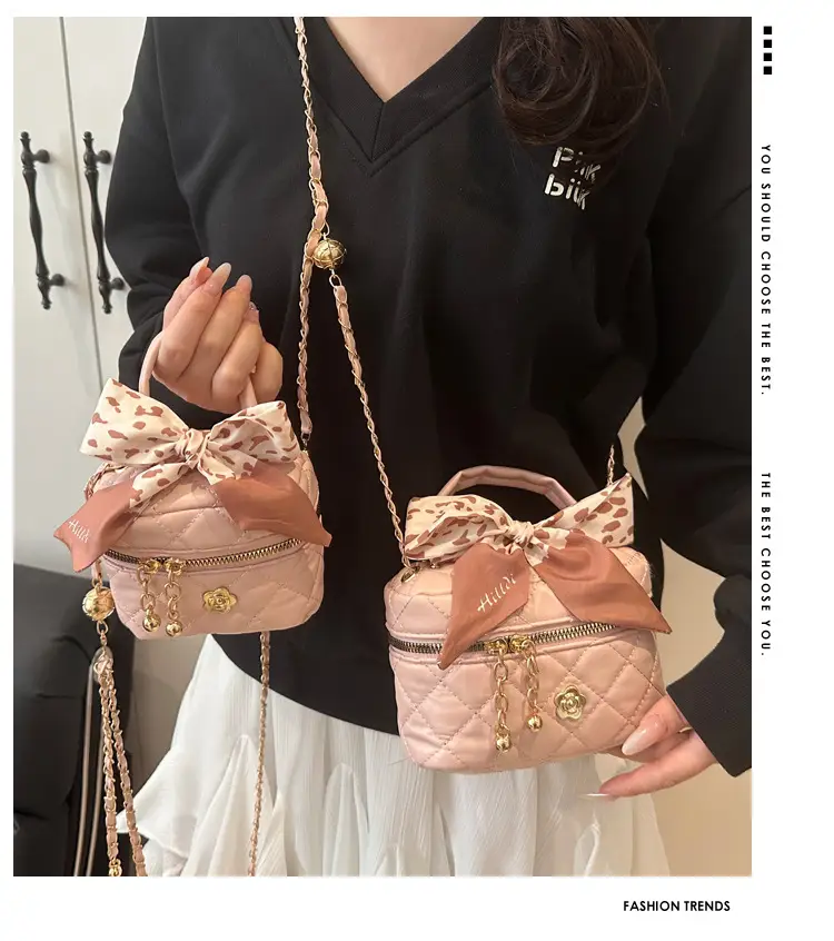 Women's Diamond Plaid Chain Shoulder Bag Mini Square Bucket Bag — feature 1