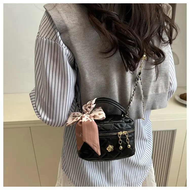 Women's Diamond Plaid Chain Shoulder Bag Mini Square Bucket Bag — feature 11