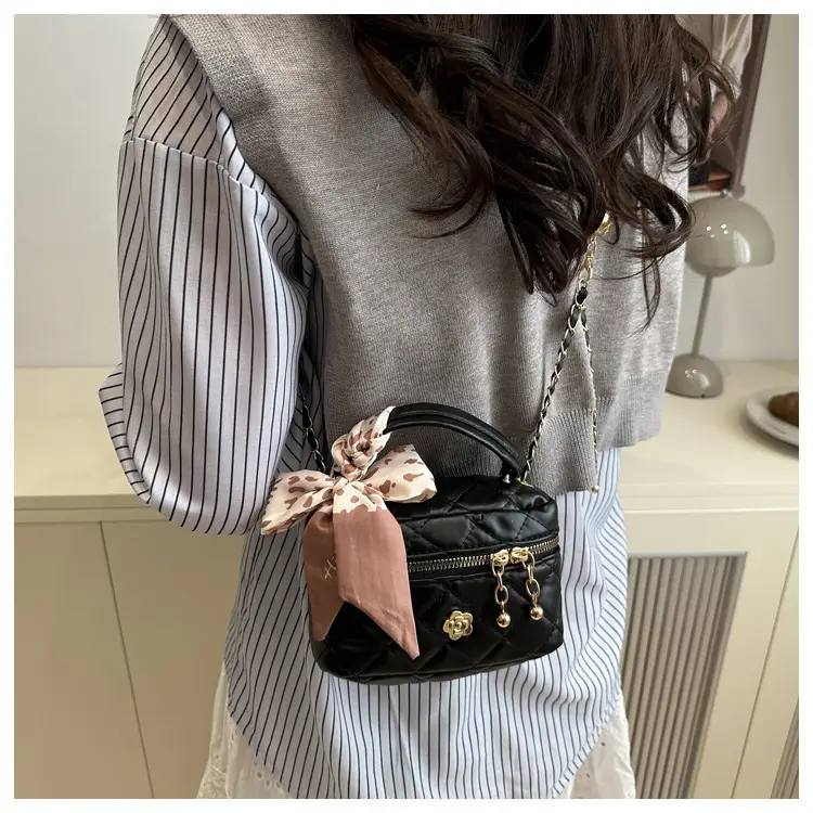 Women's Diamond Plaid Chain Shoulder Bag Mini Square Bucket Bag — feature 12