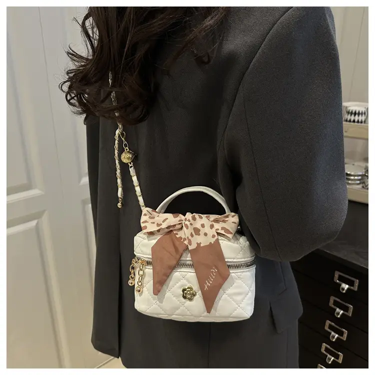 Women's Diamond Plaid Chain Shoulder Bag Mini Square Bucket Bag — feature 15
