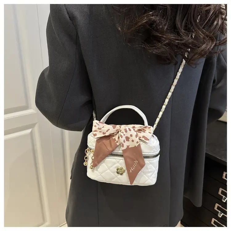Women's Diamond Plaid Chain Shoulder Bag Mini Square Bucket Bag — feature 16
