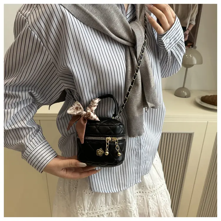 Women's Diamond Plaid Chain Shoulder Bag Mini Square Bucket Bag — feature 17