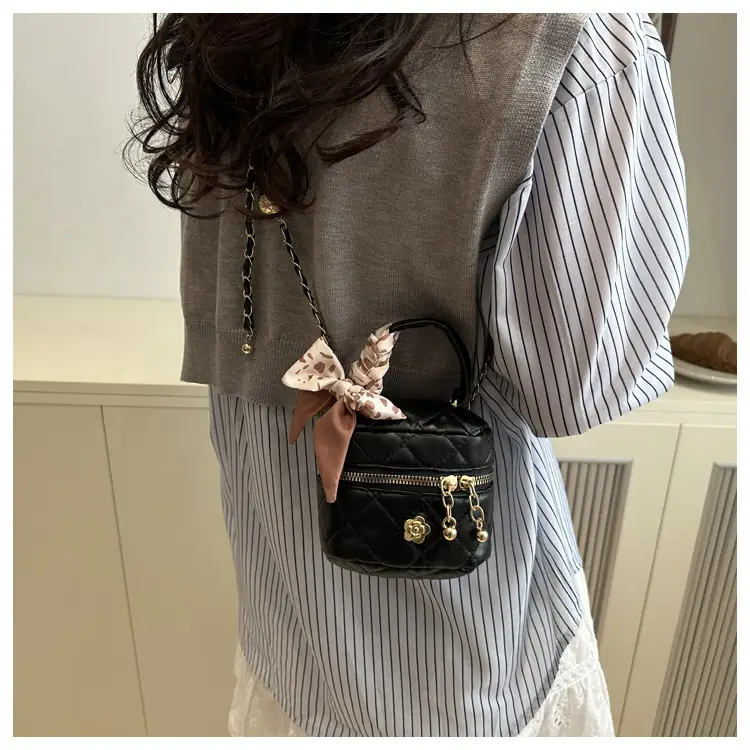 Women's Diamond Plaid Chain Shoulder Bag Mini Square Bucket Bag — feature 18