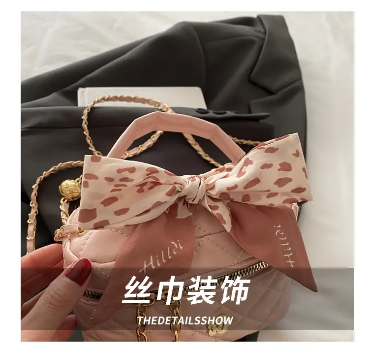 Women's Diamond Plaid Chain Shoulder Bag Mini Square Bucket Bag — feature 4