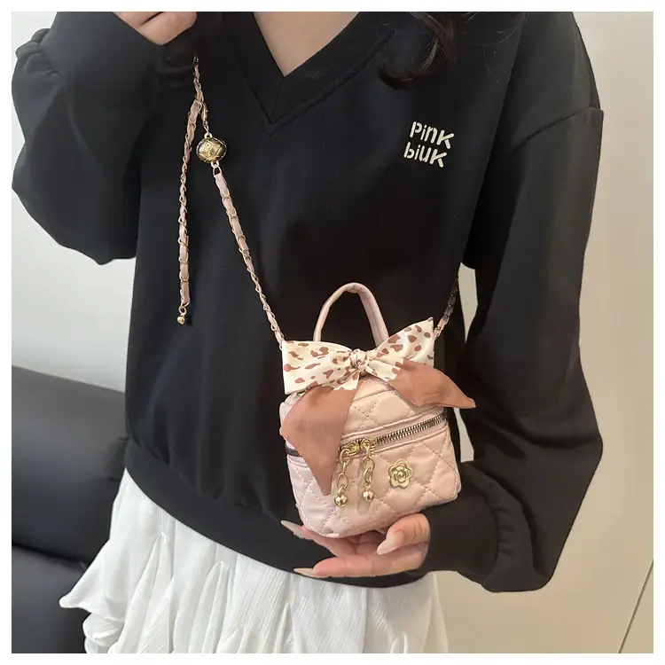 Women's Diamond Plaid Chain Shoulder Bag Mini Square Bucket Bag — feature 7