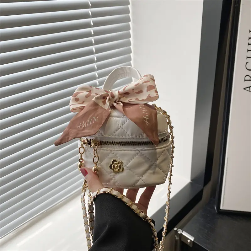 Women's Diamond Plaid Chain Shoulder Bag Mini Square Bucket Bag - Image 2