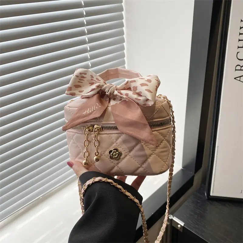 Women's Diamond Plaid Chain Shoulder Bag Mini Square Bucket Bag - Image 3
