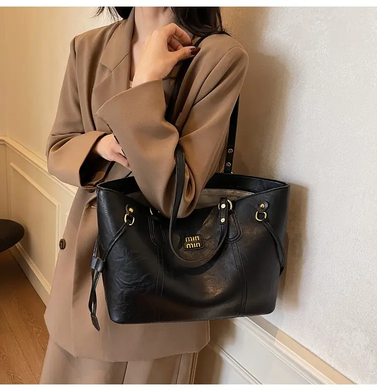Women's Large Capacity Leather Shoulder Bag 2026 — feature 13