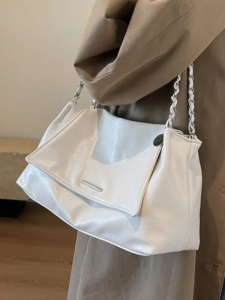 Silver Chain Shoulder Bag for Women Casual Commute - Image 8