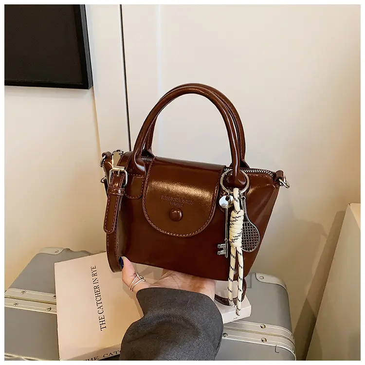 Pink Leather Crossbody Bag for Women Spring Summer 2025 — feature 15