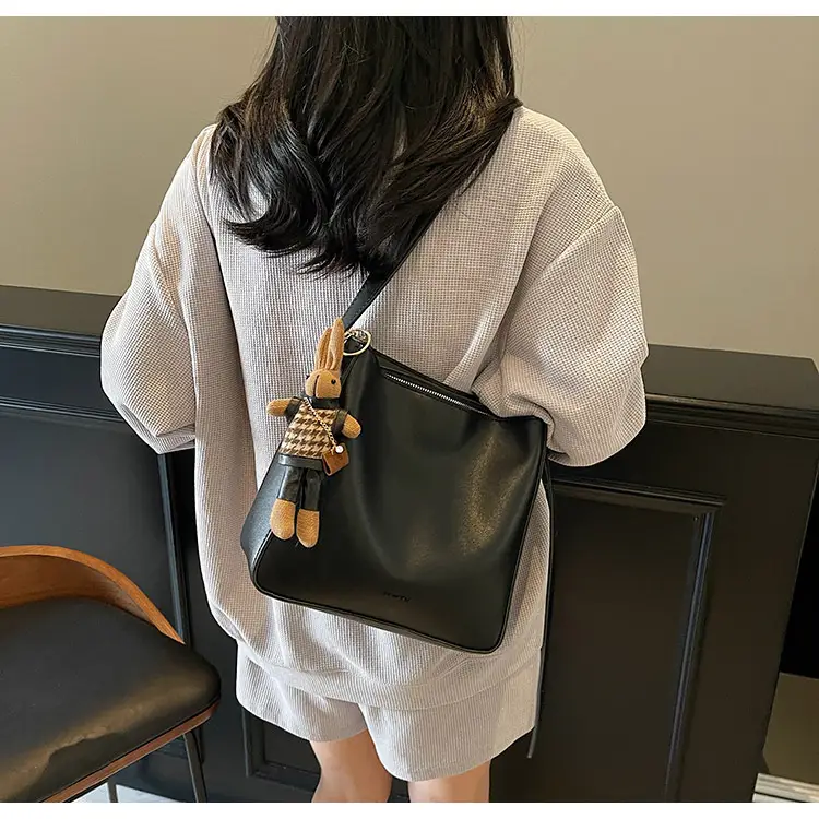 Women Crossbody Bag Brown Leather Large Capacity 2026 — feature 10