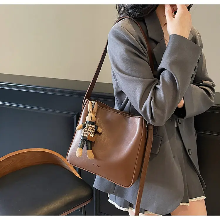 Women Crossbody Bag Brown Leather Large Capacity 2026 — feature 11