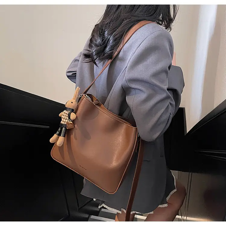 Women Crossbody Bag Brown Leather Large Capacity 2026 — feature 12