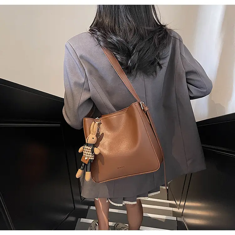 Women Crossbody Bag Brown Leather Large Capacity 2026 — feature 13