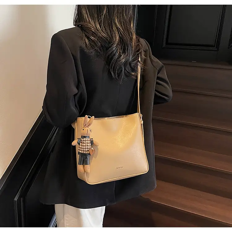 Women Crossbody Bag Brown Leather Large Capacity 2026 — feature 18