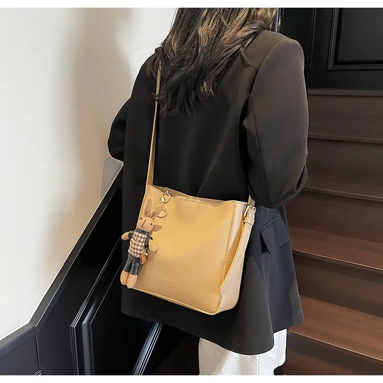 Women Crossbody Bag Brown Leather Large Capacity 2026 — feature 19