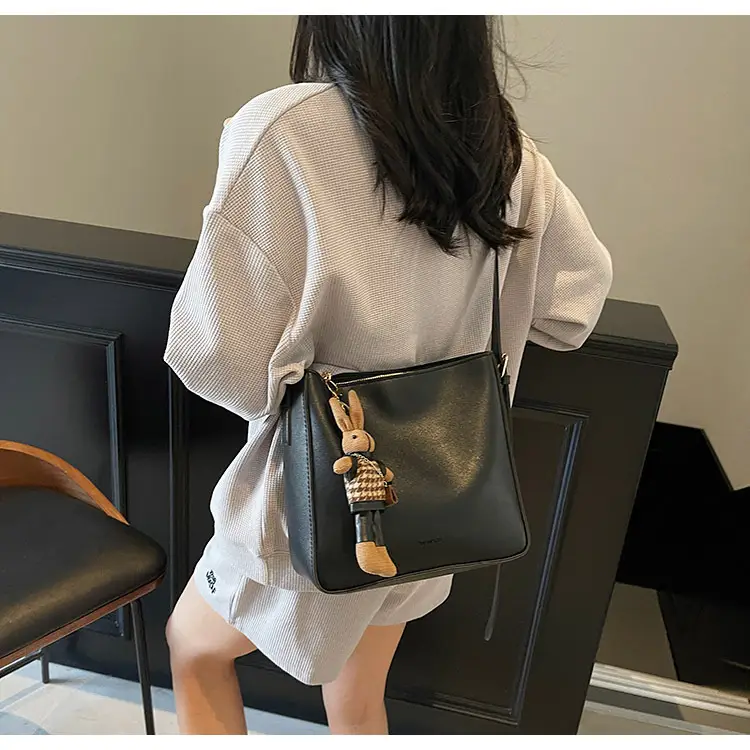 Women Crossbody Bag Brown Leather Large Capacity 2026 — feature 9